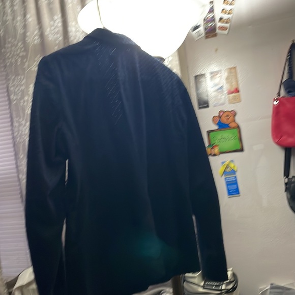 Feminine suit - Picture 3 of 3